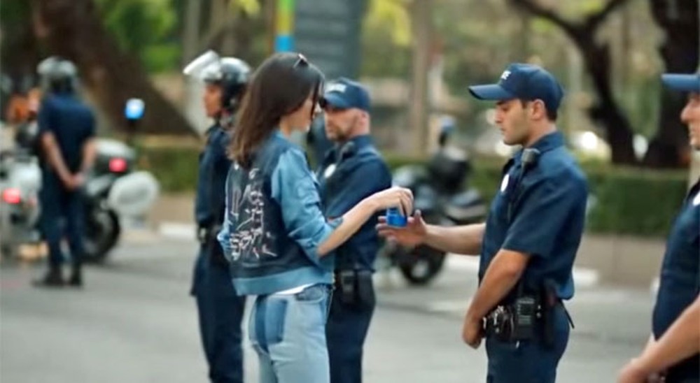 Comercial da Pepsi foi criticado por banalizar casos de protestos nos EUA (Foto: Reprodução/YouTube)